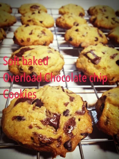 Soft baked overload chocolate chip cookies|Prae~*さん