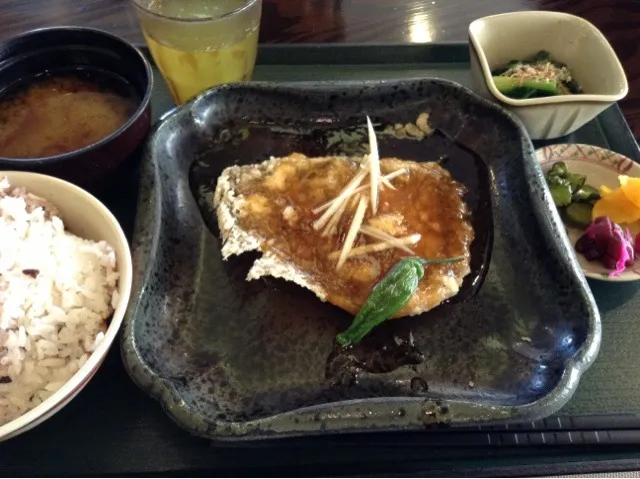 Snapdishの料理写真:カレイの唐揚げ みぞれ浸し|SasaMasa213さん