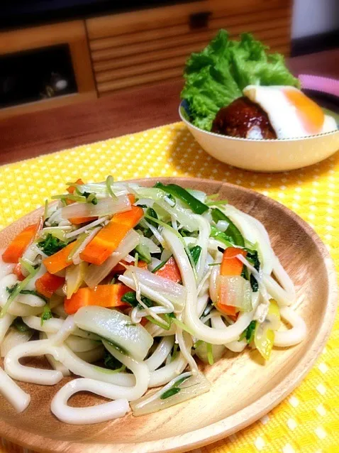 焼うどんと目玉焼きハンバーグ。|ねね子さん