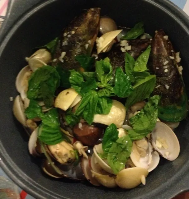 Mussel & Clam in white wine|Nopparat Cさん