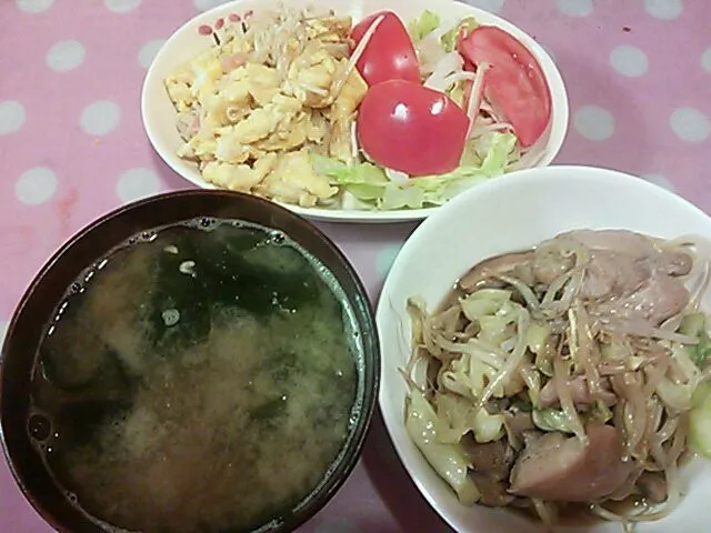 Snapdishの料理写真:鶏肉野菜炒め&明太子えのき卵バター焼&サラダ&しじみの味噌汁|クラキティさん