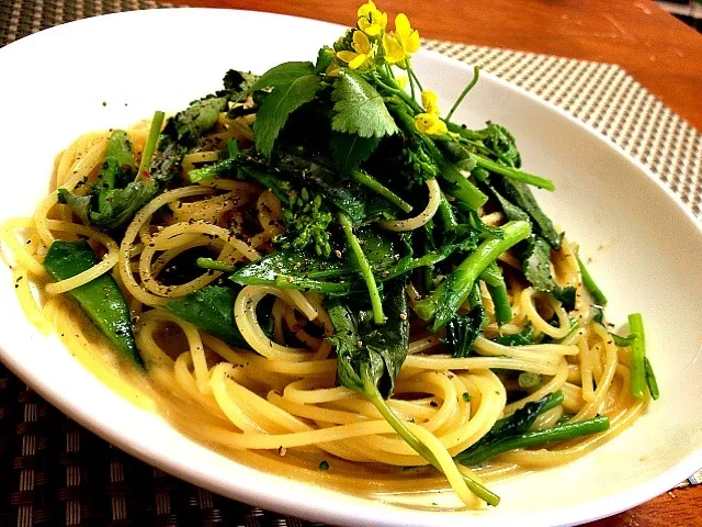 「THE 春菊🌿」ソースで「THE 我が家の野菜」Pasta - Vegetables harvested in my garden with sauce of "the shungiku" by skytripper|まる(丸大豆)さん