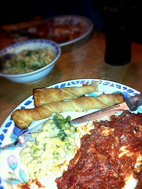 Chicken Parmesan, Mac n Broccoli, Garlic Twists|Jamie DiMeoさん