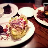 Wedge Salad, blue cheese, filet mignon, bloomin onion|Jamie DiMeoさん