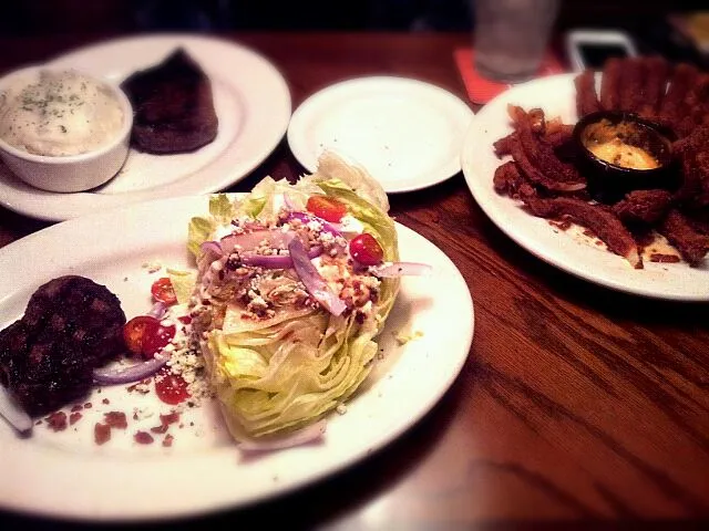 Wedge Salad, blue cheese, filet mignon, bloomin onion|Jamie DiMeoさん