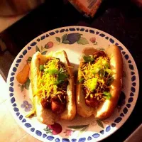 Snapdishの料理写真:Chilli Dogs, mustard, green onions|Jamie DiMeoさん