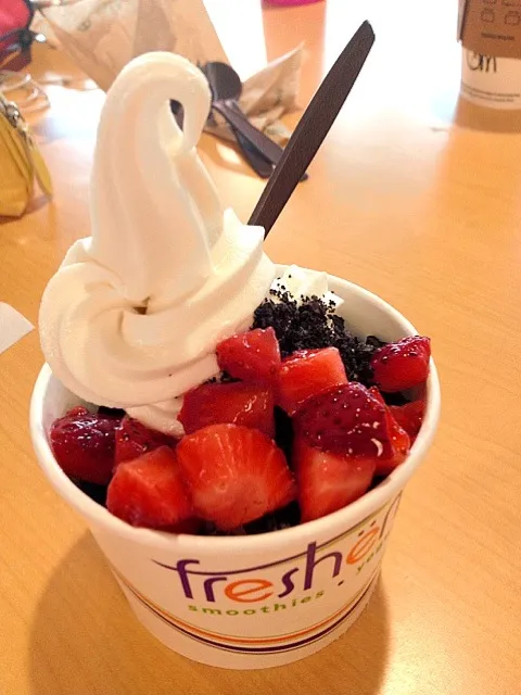 Strawberry and Oreo yogurt|Owfu B.さん