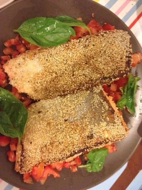 Pan-fried salmon with sesame|Nopparat Cさん