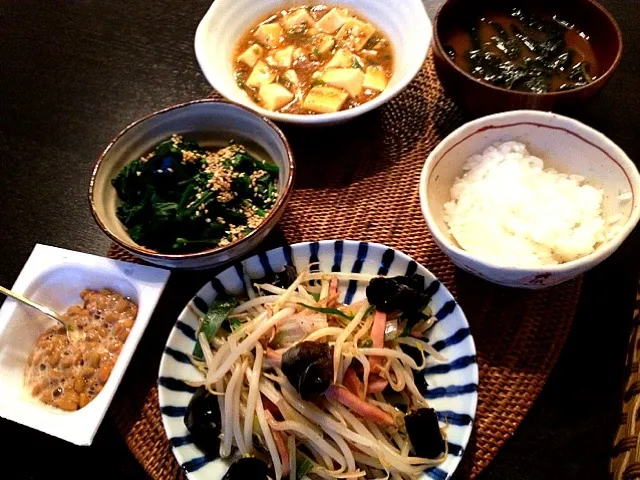 麻婆豆腐 きくらげともやしハム炒め お浸し お味噌汁|yukaさん