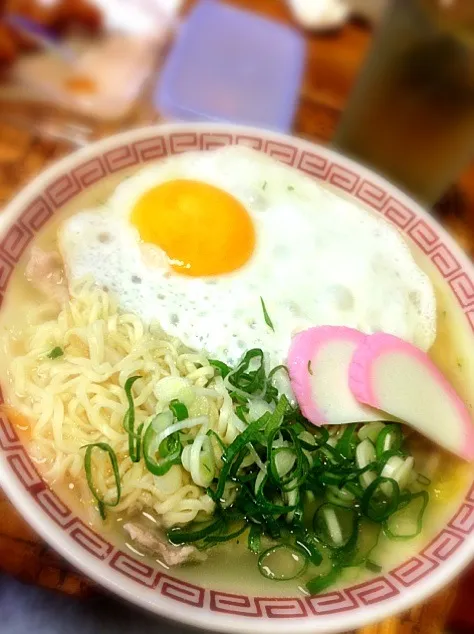 復刻版・長崎タンメンで目玉焼きラーメン🍜|にょんにいさん