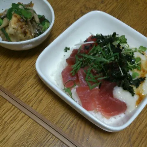 Snapdishの料理写真:マグロのやまかけ丼と豆腐ステーキ|サトヨさん