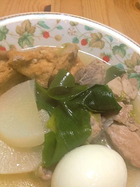 Snapdishの料理写真:鶏肉と大根の煮物 卵入り|harami111さん