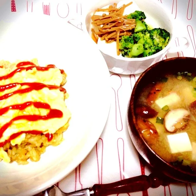 カレーオムライス、味噌汁、豆腐サラダ|ayakaさん