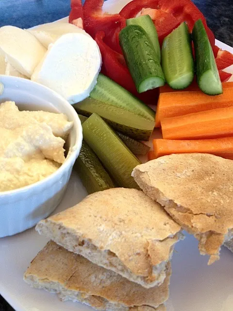 Crudites hummus mozzerella|Melissa Besterさん