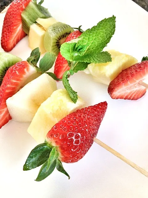 Snapdishの料理写真:Fruit kebabs|Melissa Besterさん