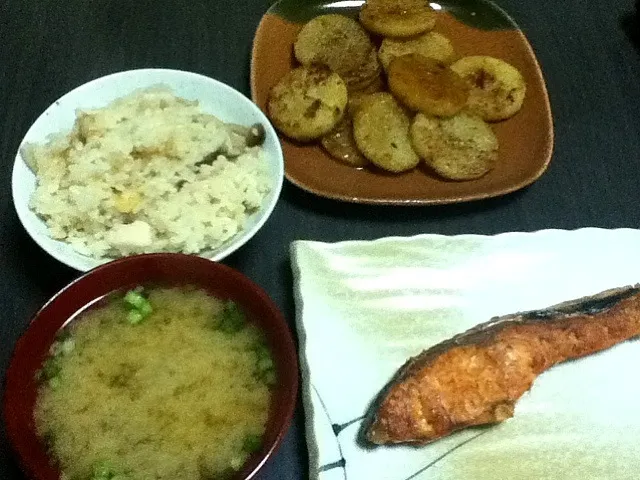 鶏肉としめじの炊き込みご飯と長芋ステーキ|まこさん