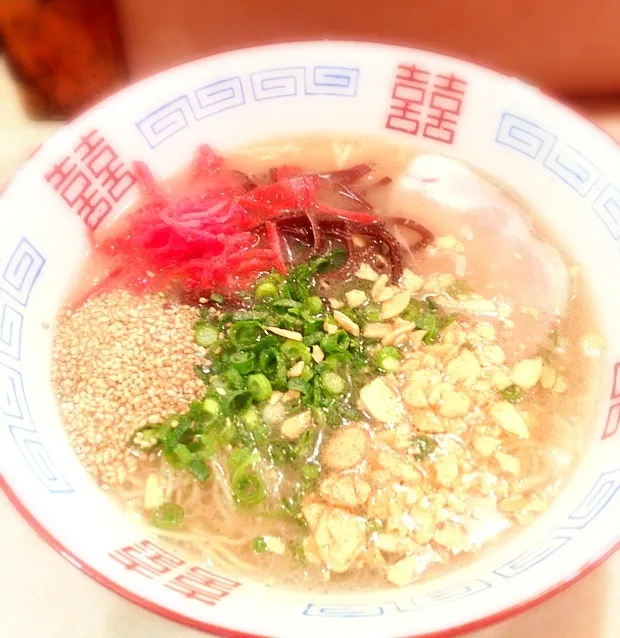 Snapdishの料理写真:博多屋台 豚骨ラーメン|tonさん