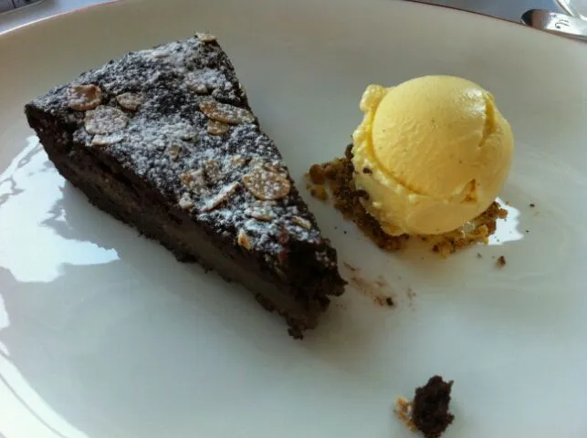 Home made fresh vanilla icecream and brownie|Jayさん