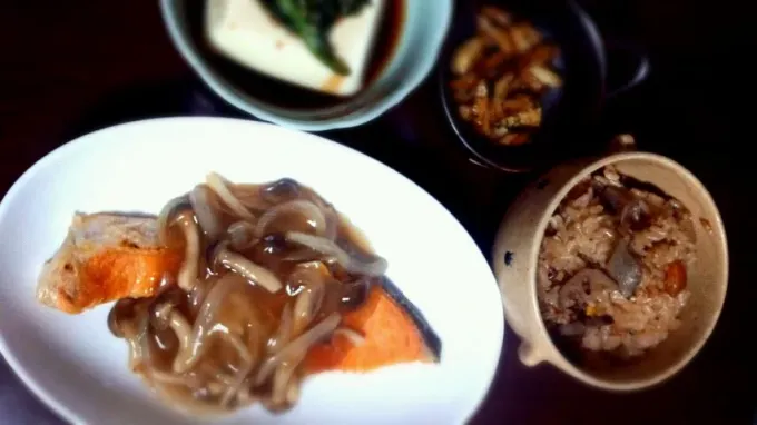 Snapdishの料理写真:鮭のあんかけと炊き込み御飯|あーいさん