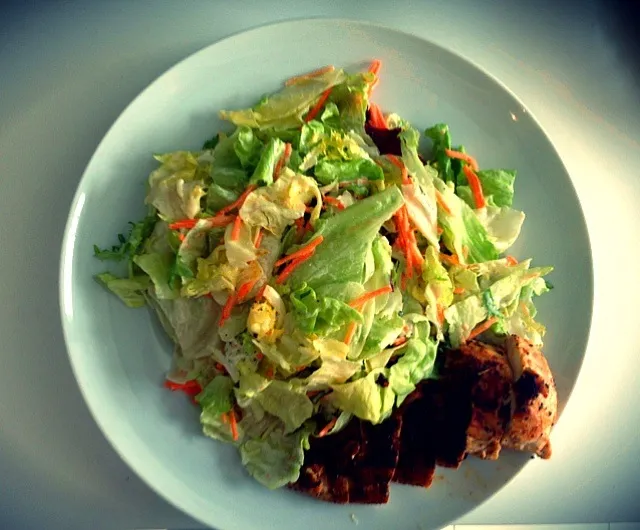 Mixed salad with marinated chickenbreast 😋|Marina Oliviaさん