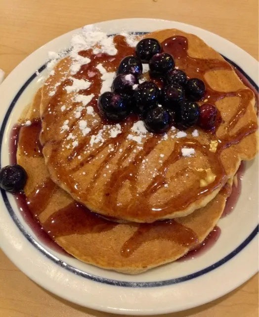 Blueberry Pancakes With Powdered Sugar And Blueberry Syrup|Romeoさん