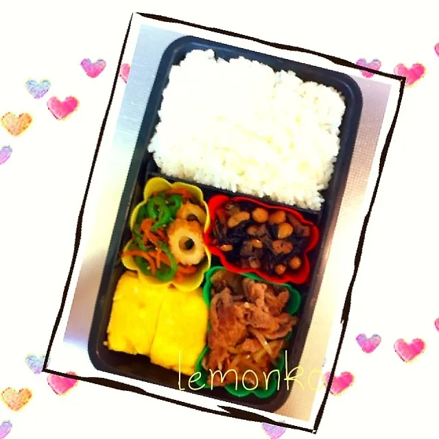 Snapdishの料理写真:３／２２お弁当   豚肉と玉ねぎのカレー醤油ソテー、ひじき豆、ピーマン・人参・竹輪の甘辛胡麻炒め、
出し巻|由紀子さん