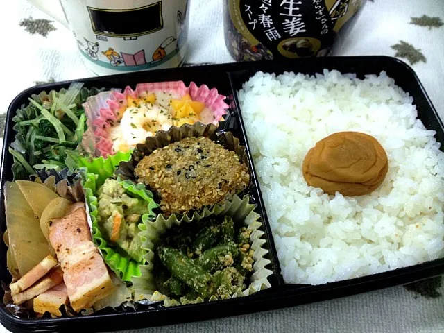 Snapdishの料理写真:闘うオヤジの手作り弁当『G-BEN』2013.3.22 「厚切りベーコンと玉ねぎのソテー」と「水菜のおひたし」は夕ご飯からのお裾分け。色合いはちょっとだけ春っぽいッスw|石田 雅史さん