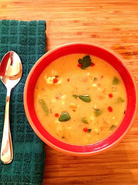 Coconut curry chicken and veggie soup with butter beans.|amyさん