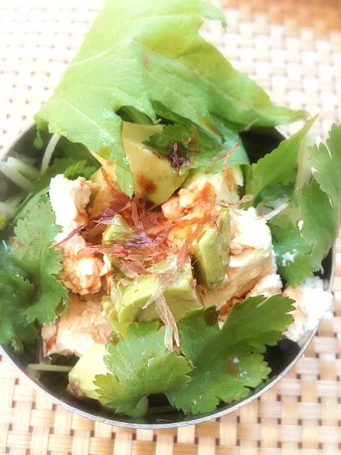 Avocado cilantro cream cheese salad🌿アボガドクリチの香菜サラダ|🌈Ami🍻さん