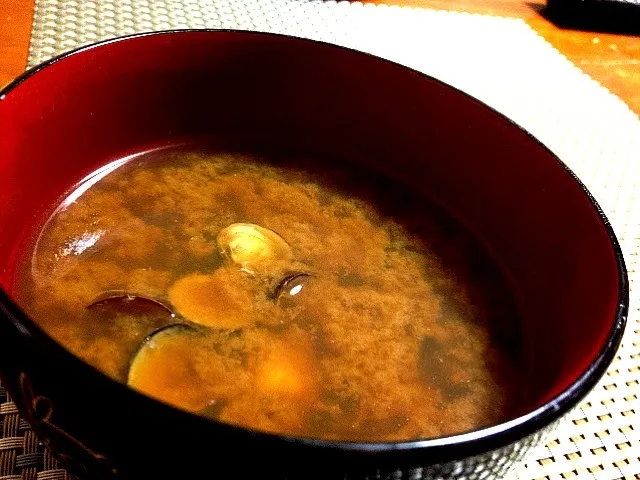 Snapdishの料理写真:しじみの赤だし Red miso soup (Shijimi)|まる(丸大豆)さん