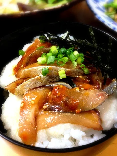 鯵のウニ醤油和え丼🎶山芋入り♡|かよさん