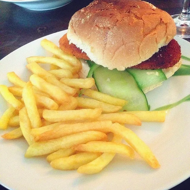 Fish burger with fries|Rianneさん