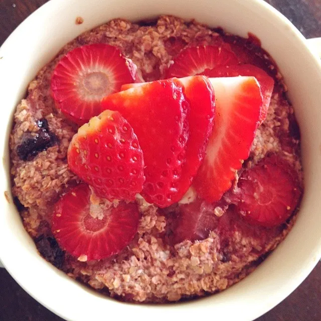 Strawberry chocolate chip baked oatmeal|Rianneさん