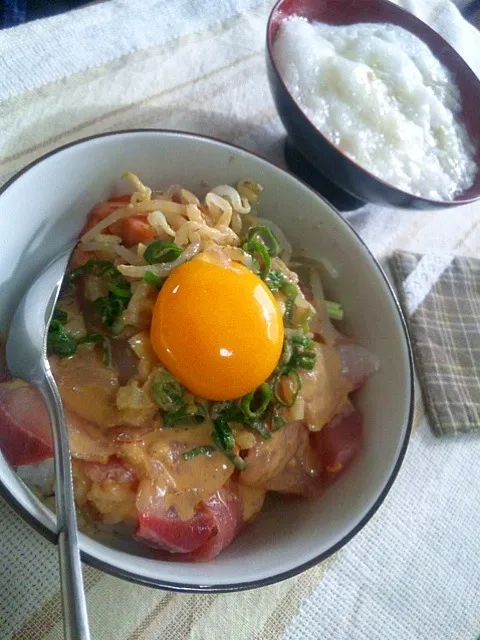 ピリ辛韓国風海鮮丼とフワフワスープ|まやんさん