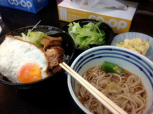 Snapdishの料理写真:豚角煮丼そばセット|hiroさん