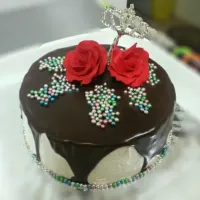 Dark & White Chocolate cake with fresh Strawberry & Almond Swiss Buttercream|Mohammed Zakiさん