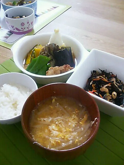 ☆揚げ出し豆腐と野菜類と唐揚げ＊六目ひじき煮物＊もやし卵味噌汁＊ごはん|ｼｮｺﾗさん