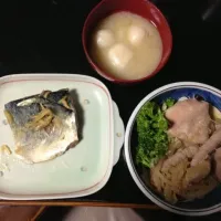 Snapdishの料理写真:生姜焼き＆サバの味噌煮＆味噌汁|奏さん