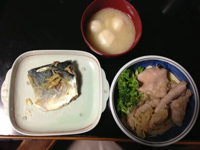 Snapdishの料理写真:生姜焼き＆サバの味噌煮＆味噌汁|奏さん