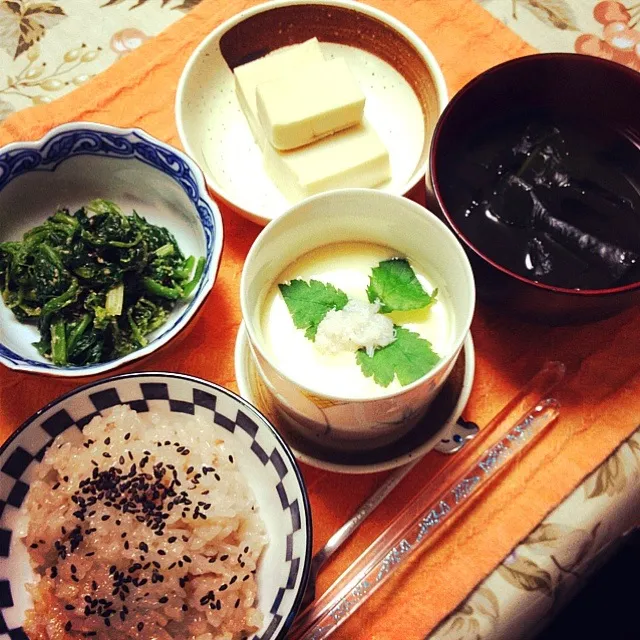 お赤飯,茶碗蒸し,ほうれん草,高野豆腐,味噌汁|りーぴんさん