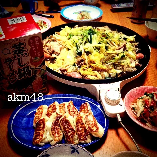 蒸し鍋ラーメン、餃子、大根トマトサラダ|アーちゃんさん