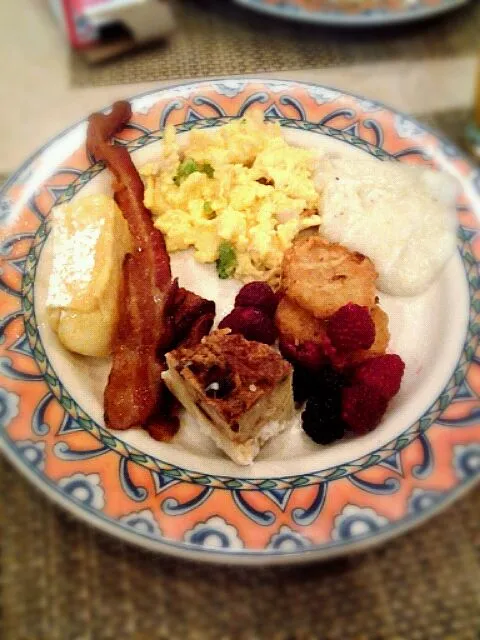 Bread Pudding, Eggs, Grits, Cheese Roll, Cherry Bacon|cassieさん