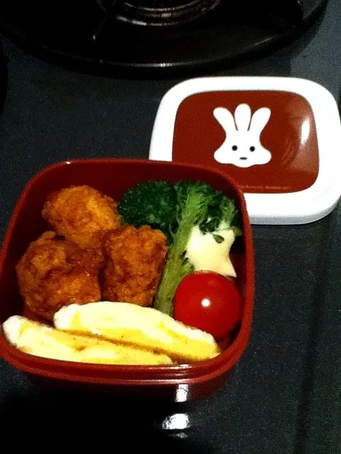 お弁当(肉団子、チーズ卵焼き他)|まよべさん