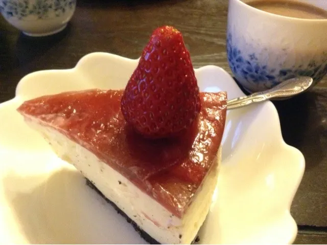 Snapdishの料理写真:ストロベリーレアチーズケーキ|さかもとさん