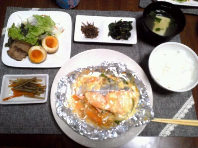 鮭のホイル焼き
豆腐と三つ葉のおすまし
ほうれん草おひたし
煮豚＆煮タマゴ
きんぴらごぼう|ちぃさん