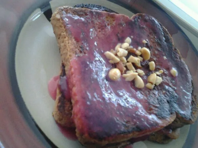 Chocolate Hazelnuts French Toast with Strawberry Banana syrup|eric sarabiaさん