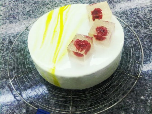 Passion and Raspberry Jelly Entremet|pungさん