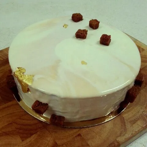 Snapdishの料理写真:White Chocalate-Caramel Cake|pungさん