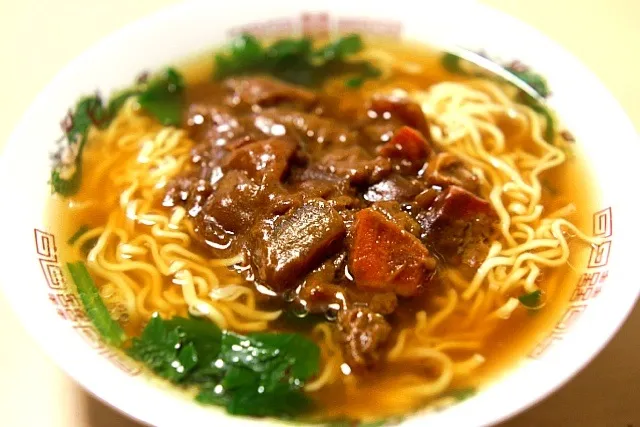 Snapdishの料理写真:マルちゃん正麺醤油味でカレーラーメン|マハロ菊池さん