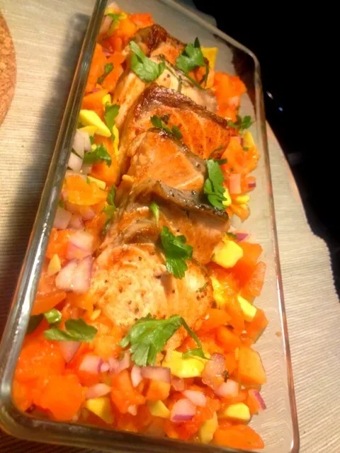 salmon with papaya salsa sauce|Jerryさん